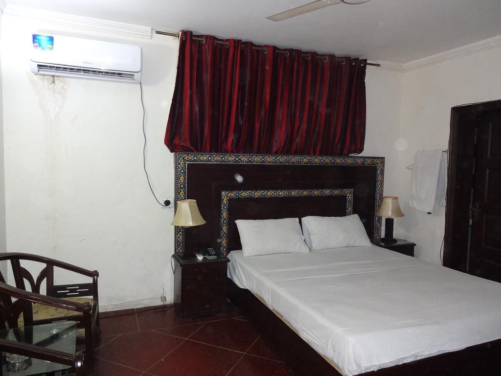 Safari Hotel Upper Mall Lahore Ngoại thất bức ảnh